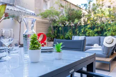 Coin salon dans l'établissement RARE ! Studio with terrace 5min walk to the Palais