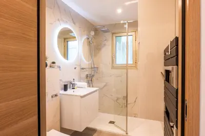 Salle de bains dans l'établissement RARE ! Studio with terrace 5min walk to the Palais