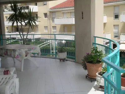 Balcon ou terrasse dans l'établissement Les Pins Bleus - Antibes Juan Les Pins