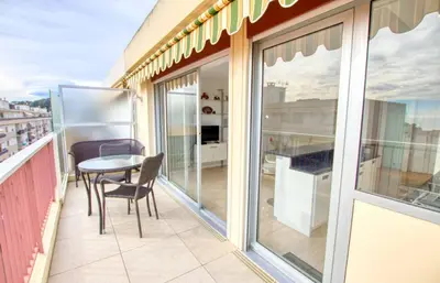 Balcon ou terrasse dans l'établissement Le Clair Golfe-Juan - T2 terrasse vue mer Parking privé WIFI - LIMESTAY