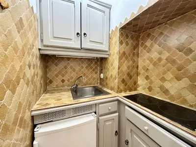 Cuisine ou kitchenette dans l'établissement Cannes La Croisette - PALAIS MIRAMAR - Studio au calme coté jardin