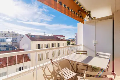 Balcon ou terrasse dans l'établissement L'Étrier-Cannes Centre Terrasse
