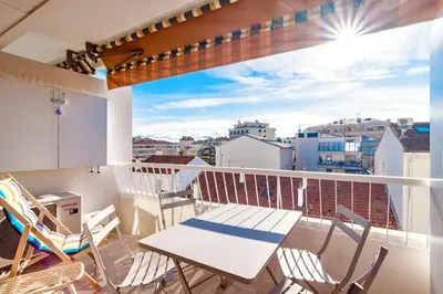Balcon ou terrasse dans l'établissement L'Étrier-Cannes Centre Terrasse