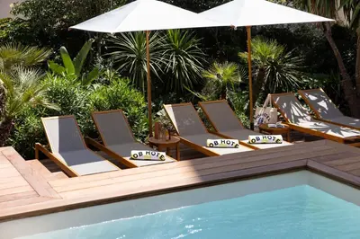 Piscine de l'établissement MOB HOTEL Cannes ou située à proximité