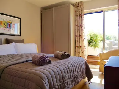 Un ou plusieurs lits dans un hébergement de l'établissement ALBION - Luxurious 3 bedrooms large terrace parking AC
