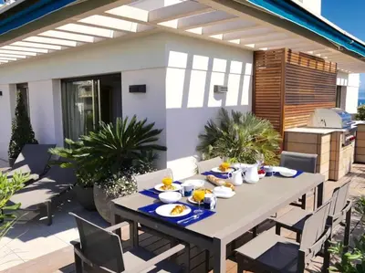 Balcon ou terrasse dans l'établissement ALBION - Luxurious 3 bedrooms large terrace parking AC
