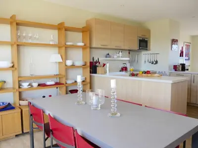 Cuisine ou kitchenette dans l'établissement ALBION - Luxurious 3 bedrooms large terrace parking AC