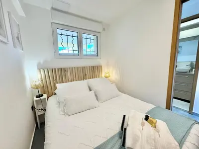 Un ou plusieurs lits dans un hébergement de l'établissement Le Cocon Marin , vue mer , clim , parking , piscine