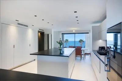 Cuisine ou kitchenette dans l'établissement Apartment Lara Light apartment with an incredible view
