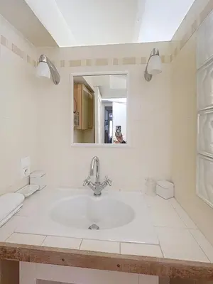 Salle de bains dans l'établissement Appartement L'Etang Cannes Pointe Croisette