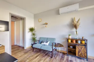 Coin salon dans l'établissement Magnifique studio avec terrasse au cœur de Cannes