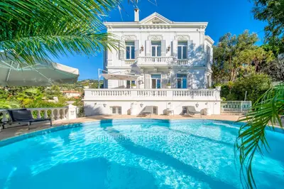 Piscine de l'établissement REF 1981 - Cannes Center - Particular town house for rent ou située à proximité