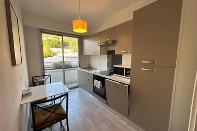 Cuisine ou kitchenette dans l'établissement WE CANNES ! Amazing Sea View 2 Bedrooms La Vista