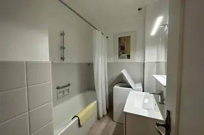 Salle de bains dans l'établissement WE CANNES ! Amazing Sea View 2 Bedrooms La Vista