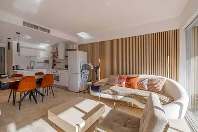 Cuisine ou kitchenette dans l'établissement Charming apartment on Boulevard Alexandre III
