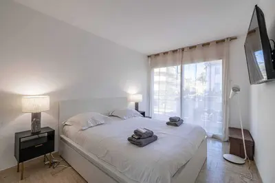 Un ou plusieurs lits dans un hébergement de l'établissement Charming apartment on Boulevard Alexandre III