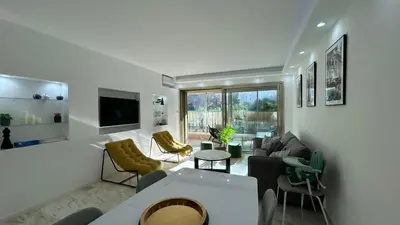 Télévision ou salle de divertissement dans l'établissement A010-Superbe appartement refait à neuf proche Croisette