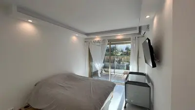 Télévision ou salle de divertissement dans l'établissement A010-Superbe appartement refait à neuf proche Croisette