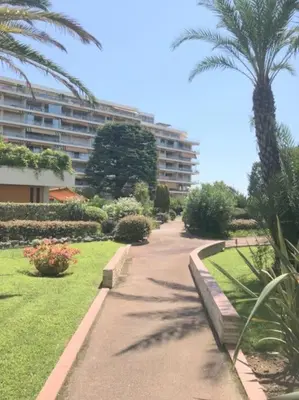Jardin de l'établissement Studette Pointe Croisette - Axelle Loc'Appart