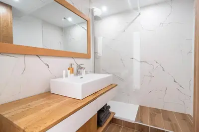 Salle de bains dans l'établissement 2 BR Croisette balcony & sea view Olam Properties