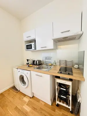 Cuisine ou kitchenette dans l'établissement Studio chaleureux proche croisette Mimont29
