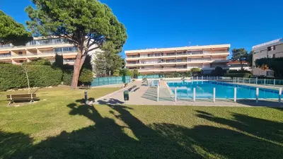 Piscine de l'établissement Charmant T2 de vacances, Antibes ou située à proximité