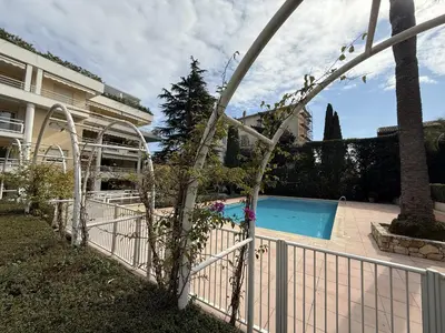 Piscine de l'établissement Cannes - 3 pieces a 15mn Palais ou située à proximité