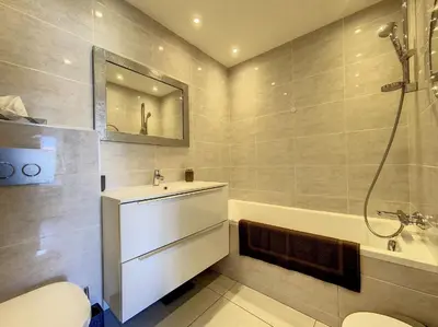 Salle de bains dans l'établissement Cannes - 3 pieces a 15mn Palais