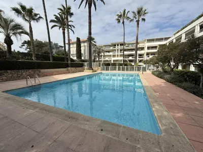 Piscine de l'établissement Cannes - 3 pieces a 15mn Palais ou située à proximité