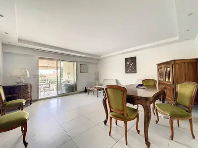 Coin salon dans l'établissement Cannes - 3 pieces a 15mn Palais