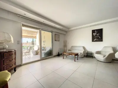 Coin salon dans l'établissement Cannes - 3 pieces a 15mn Palais