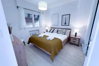 Un ou plusieurs lits dans un hébergement de l'établissement LAVERNE - Stunning Sea View T3 with South-Facing Terrace