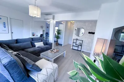 Coin salon dans l'établissement LAVERNE - Stunning Sea View T3 with South-Facing Terrace