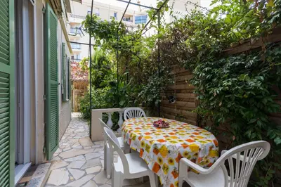 Jardin de l'établissement appartement RDC