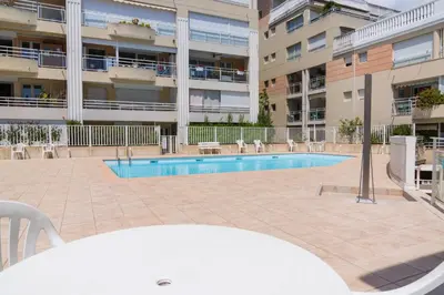 Piscine de l'établissement Cocon Azur, piscine, clim, à 5 min de la plage ou située à proximité