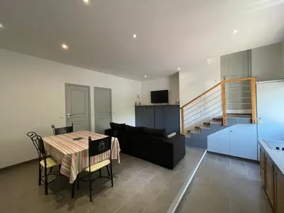 Télévision ou salle de divertissement dans l'établissement Holiday Home l'Angelet