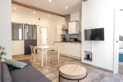 Cuisine ou kitchenette dans l'établissement Ragnar House - 3 pièces à 200m de la mer