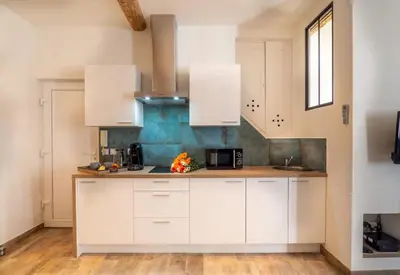 Cuisine ou kitchenette dans l'établissement Ragnar House - 3 pièces à 200m de la mer