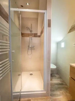 Salle de bains dans l'établissement Ragnar House - 3 pièces à 200m de la mer
