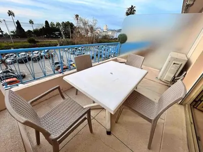 Balcon ou terrasse dans l'établissement Le Dulys : Apt 2 prs, vue mer, clim, 2 min plages