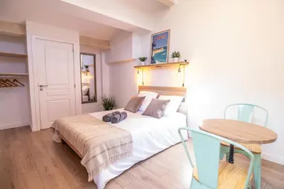 Un ou plusieurs lits dans un hébergement de l'établissement Studio Vieil Antibes Proche Mer