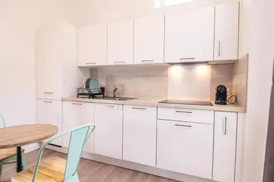 Cuisine ou kitchenette dans l'établissement Studio Vieil Antibes Proche Mer
