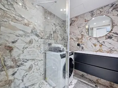 Salle de bains dans l'établissement 2 pièces 35 m2 + 1 véranda