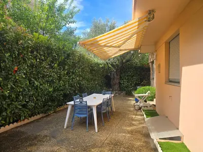 Jardin de l'établissement Duplex climatisé 100m2, jardin, garage individuel clos