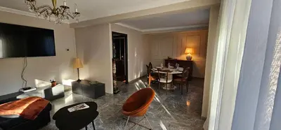 Télévision ou salle de divertissement dans l'établissement Duplex climatisé 100m2, jardin, garage individuel clos