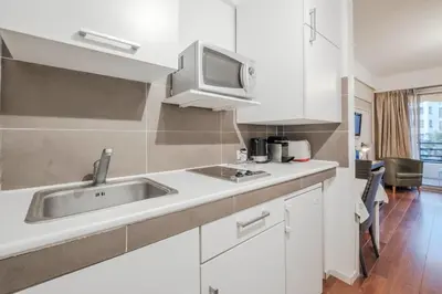 Cuisine ou kitchenette dans l'établissement Wdf studio right in the heart of Cannes!!