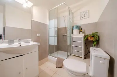 Salle de bains dans l'établissement Cannes Croisette Studio 3 pers Cosy CLIM WIFI PKG