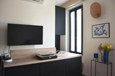 Télévision ou salle de divertissement dans l'établissement T2 Cannes centre
