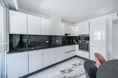 Cuisine ou kitchenette dans l'établissement Beautiful 3 bedroom close to the Martinez