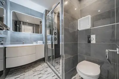 Salle de bains dans l'établissement Beautiful 3 bedroom close to the Martinez